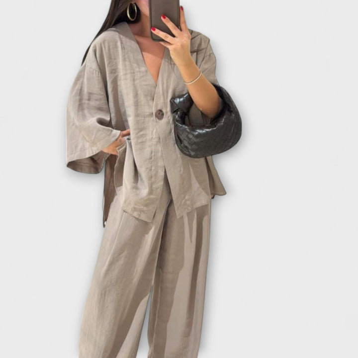 Jacqueline - Rentoa V-pääntie Toppi ja Housut Duo