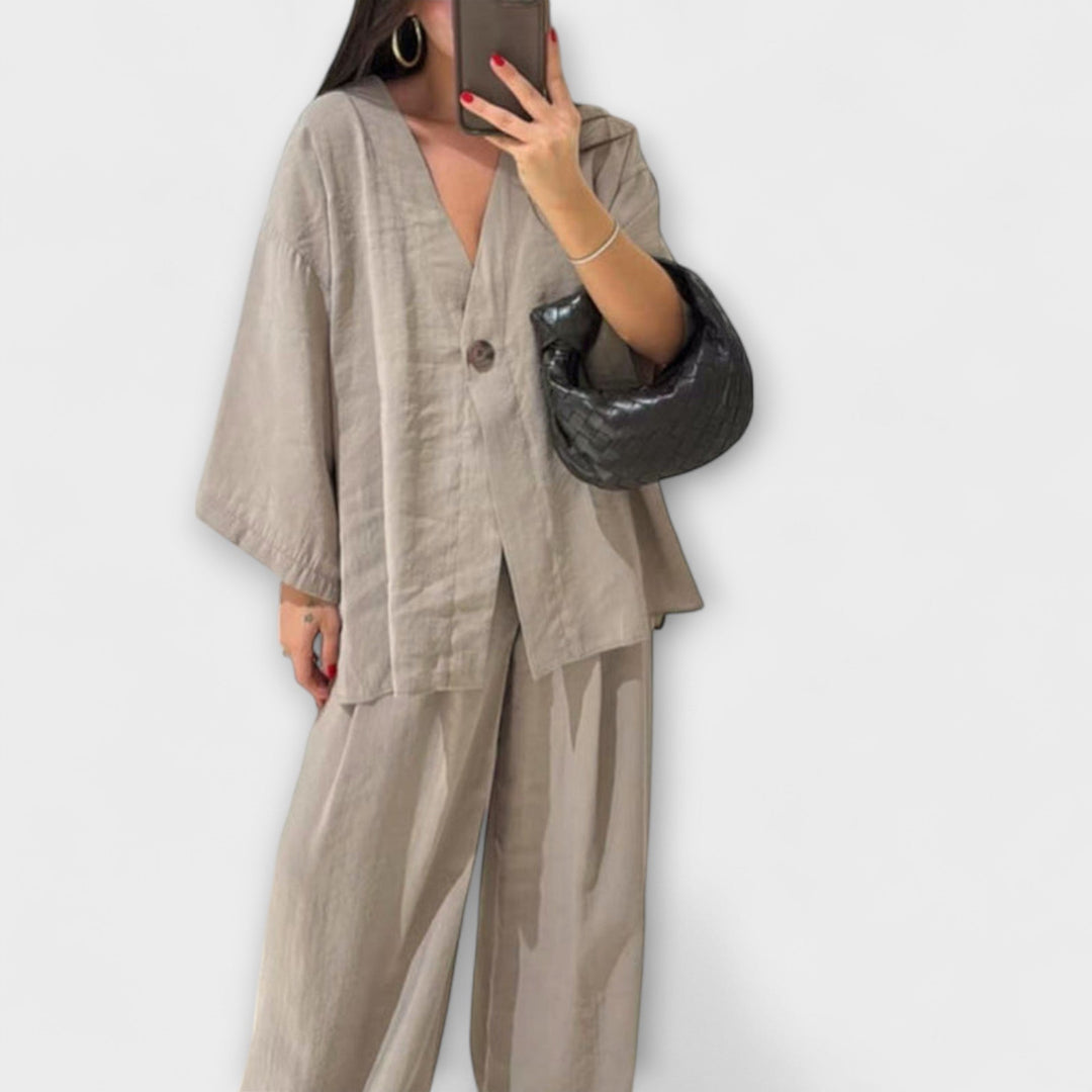 Jacqueline - Rentoa V-pääntie Toppi ja Housut Duo