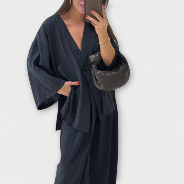 Jacqueline - Rentoa V-pääntie Toppi ja Housut Duo