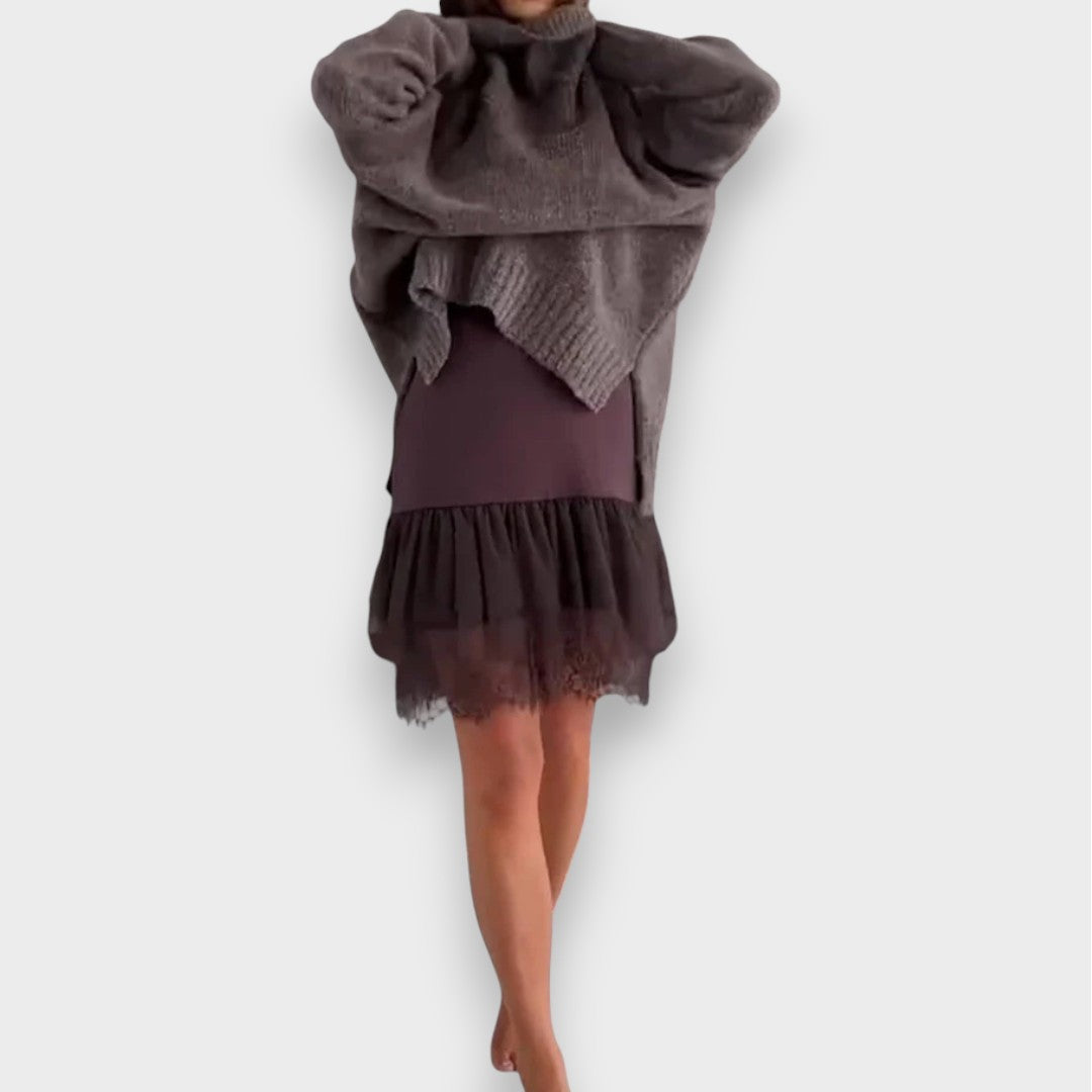 Luna | Toiminnallinen vapaa-ajan asu pitsisellä korkean kauluksen neuleella