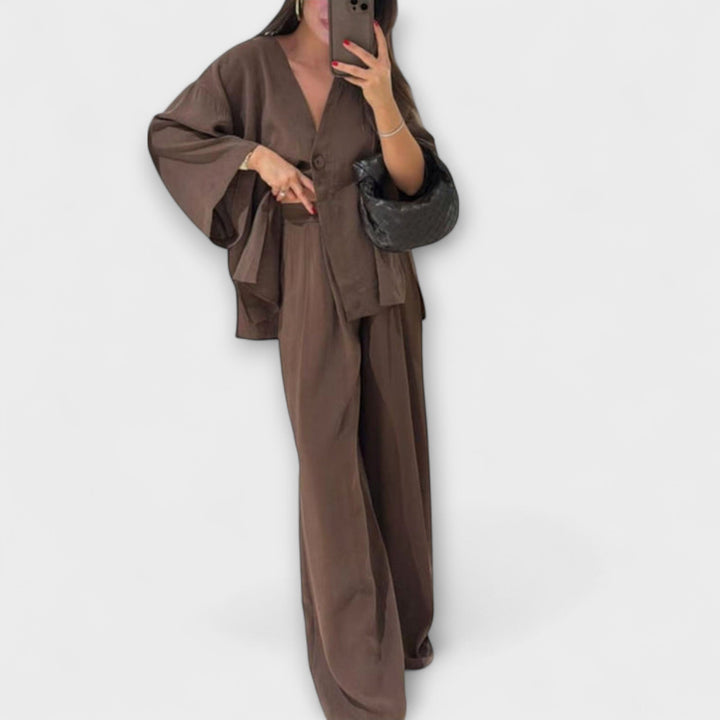 Jacqueline - Rentoa V-pääntie Toppi ja Housut Duo