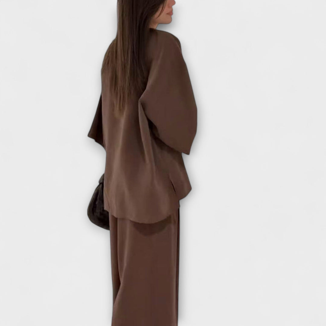 Jacqueline - Rentoa V-pääntie Toppi ja Housut Duo