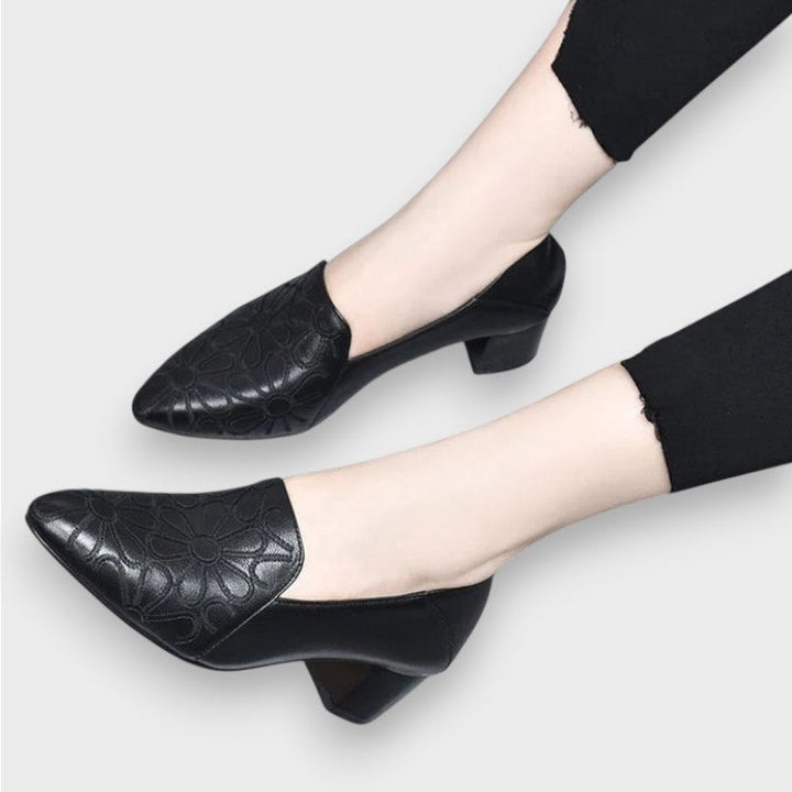 Nala | Pehmeät Korkokengät, jotka on valmistettu vegaanisesta nahasta brodeerauksella