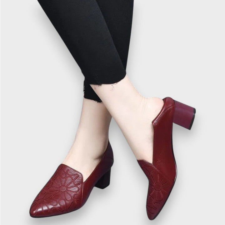 Nala | Pehmeät Korkokengät, jotka on valmistettu vegaanisesta nahasta brodeerauksella