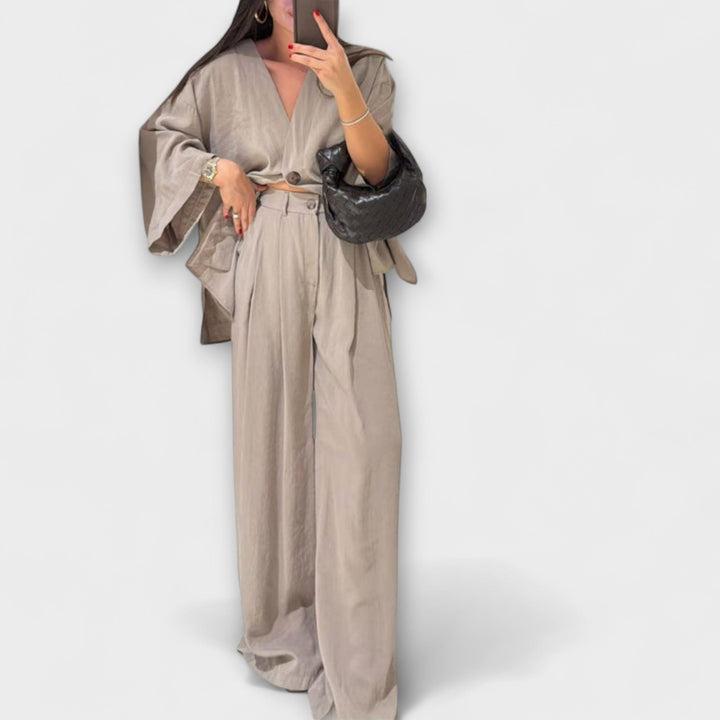 Jacqueline - Rentoa V-pääntie Toppi ja Housut Duo