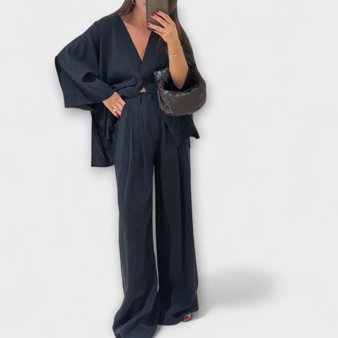 Jacqueline - Rentoa V-pääntie Toppi ja Housut Duo