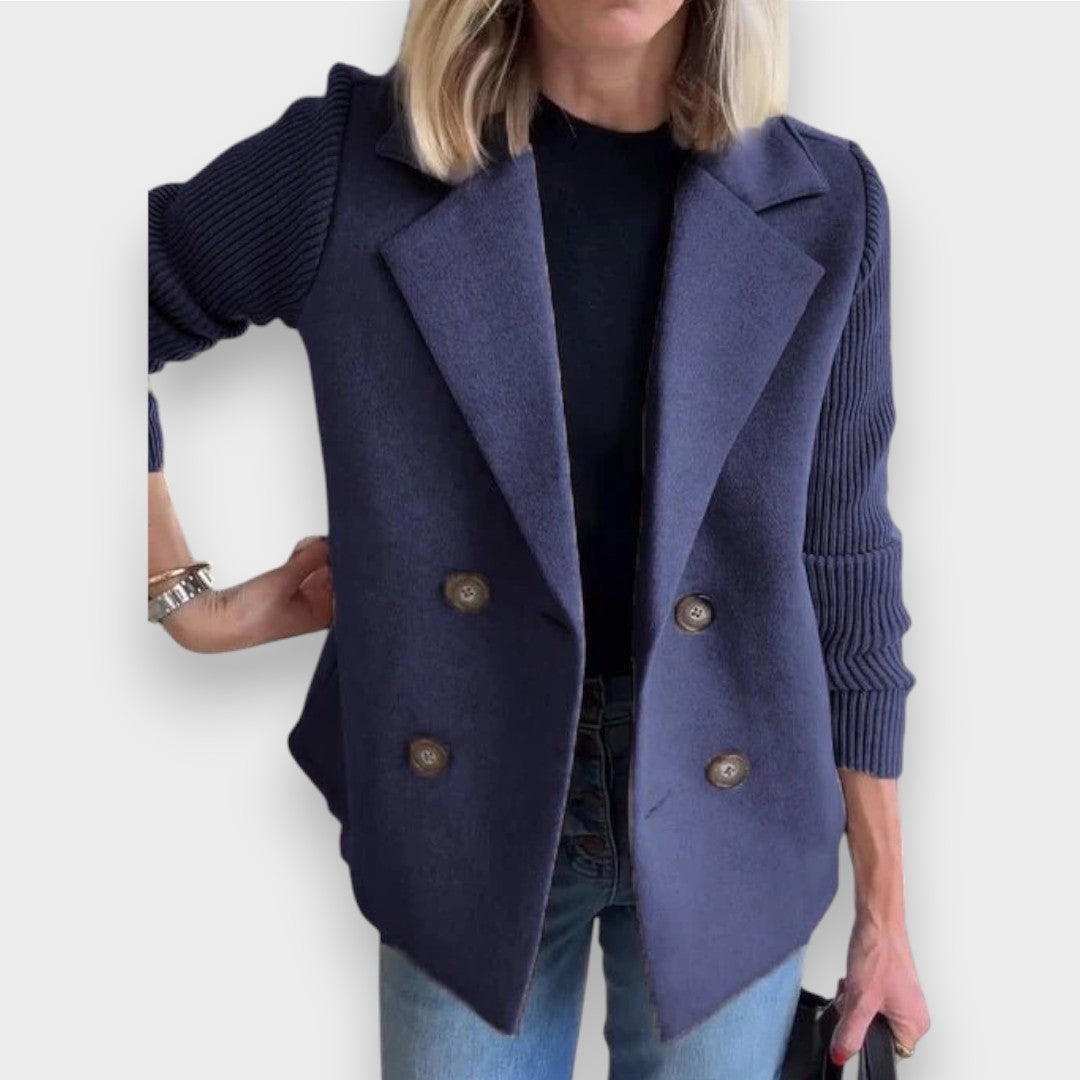 Amora | Tyylikäs Neuletakki Hihoilla