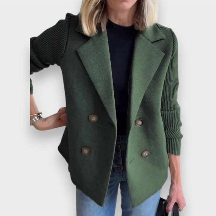 Amora | Tyylikäs Neuletakki Hihoilla