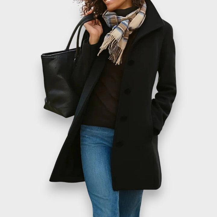 Carla | Klassinen Takki Elegantteilla Napeilla