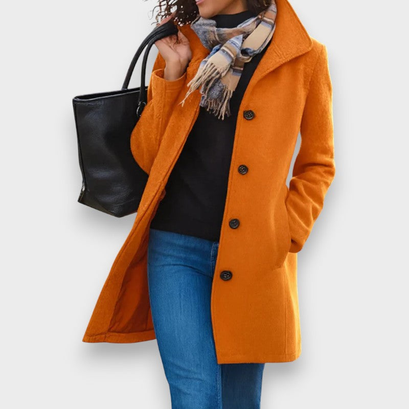 Carla | Klassinen Takki Elegantteilla Napeilla