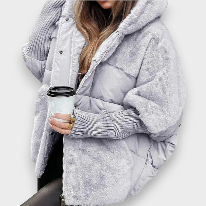 Frida | Ylisuurikokoinen Patches Puffer-takki hupulla