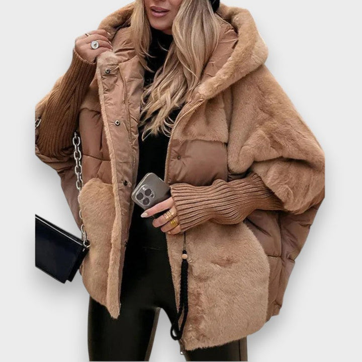 Frida | Ylisuurikokoinen Patches Puffer-takki hupulla